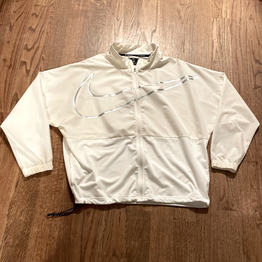 Nike Women’s Pro Woven Full ZiP Jacket